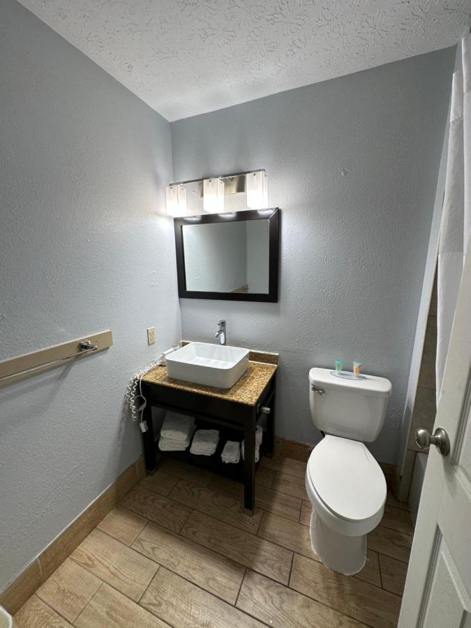 I65 Studio Suites Скоттсбург Екстер'єр фото