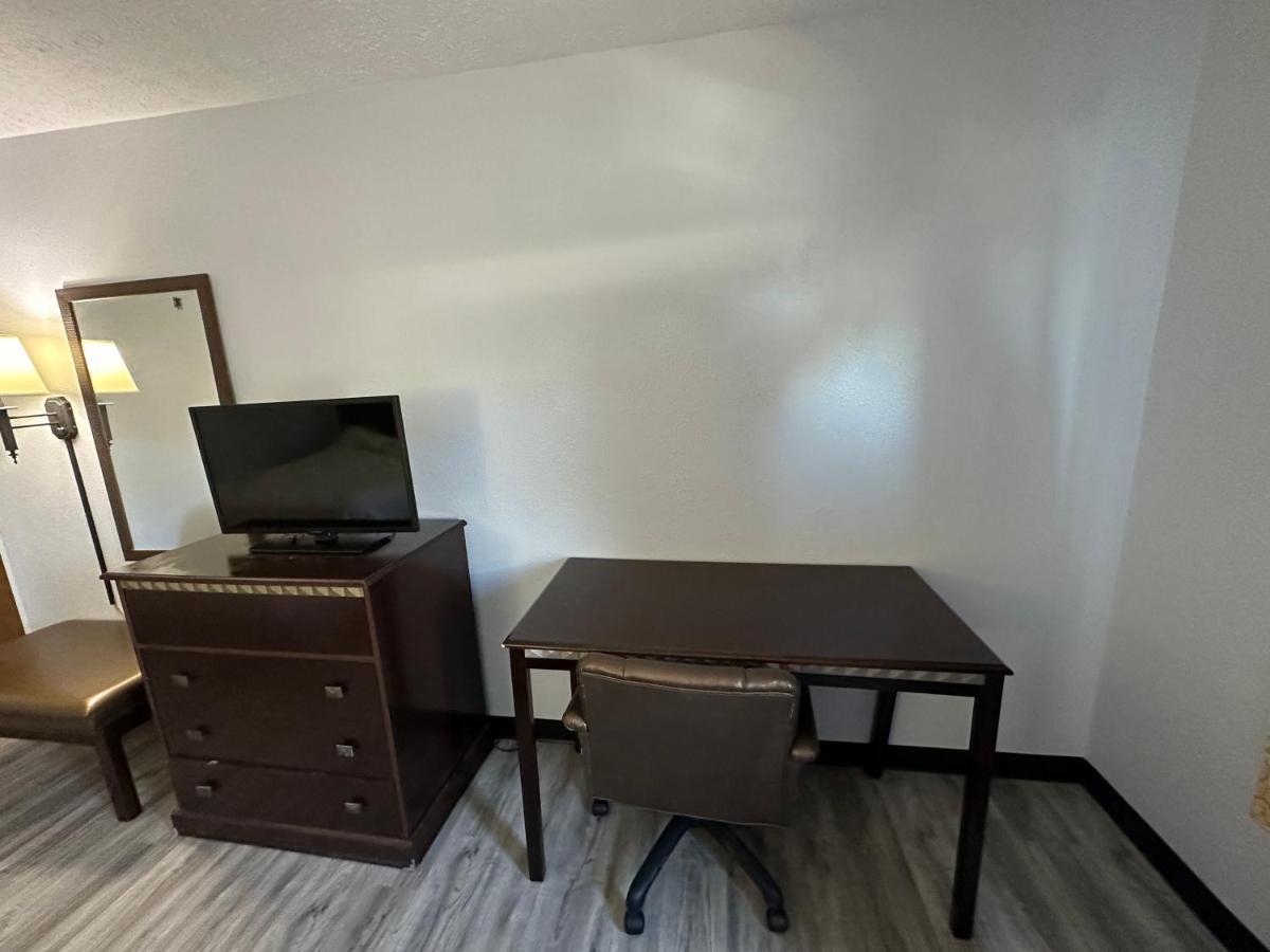 I65 Studio Suites Скоттсбург Екстер'єр фото